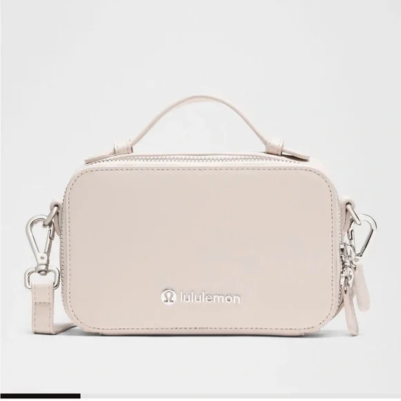 LIKE NEW lululemon Cashew Camera Crossbody Bag - Picture 7 of 9